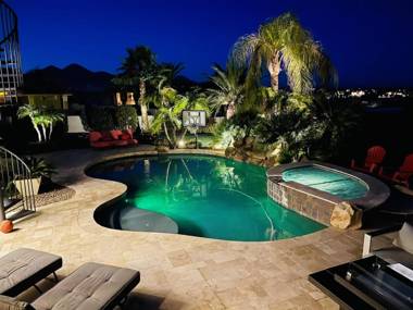 Luxury Contemporary Sanctuary w Pool and Views