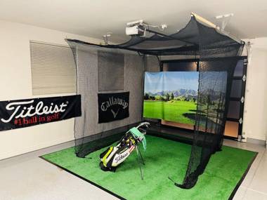 Luxury Contemporary Sanctuary w Pool and Views