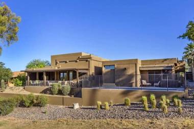 Luxe 4 Bdrm wPool and Spa on Golf Course Lot