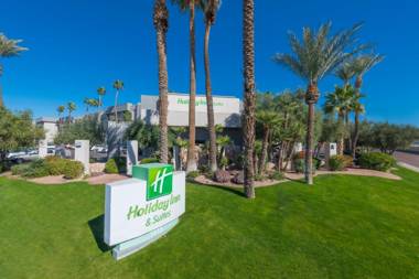 Holiday Inn and Suites Phoenix Airport North an IHG Hotel