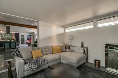 Vintage Charm w Modern Comforts Pool and Hot Tub