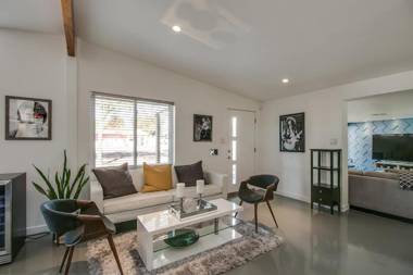 Vintage Charm w Modern Comforts Pool and Hot Tub