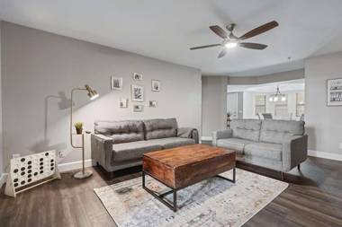 Beautiful newly remodeled 2-Bdrm Biltmore Condo