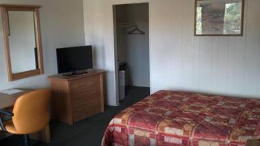 Heritage House Motel