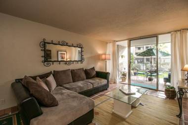 Charming 1-Bdrm Condo steps to Old Town Scottsdale