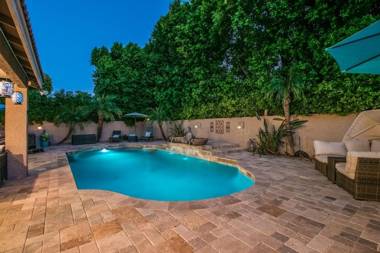 Luxe Scottsdale Home wPool Spa & Tesla Charger