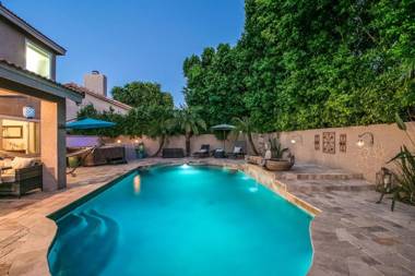 Luxe Scottsdale Home wPool Spa & Tesla Charger