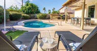 Stylish N Scottdsdale 4 bdrm With Sparkling Pool and Games Galore