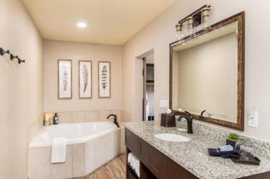 Whispering Creek Bed & Breakfast