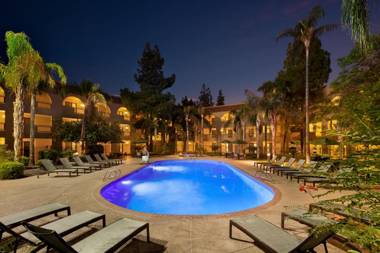 Embassy Suites Phoenix - Tempe