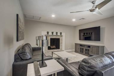 Tempe Remodel w Sparkling Pool and Game Room