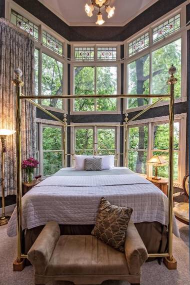 Arsenic and Old Lace Bed & Breakfast Inn