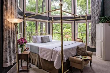 Arsenic and Old Lace Bed & Breakfast Inn