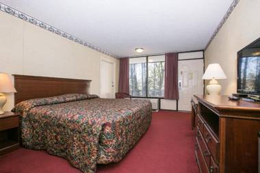 Candlewick Inn and Suites