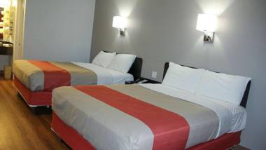 Motel 6-Fayetteville AR