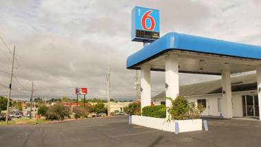 Motel 6-Fayetteville AR