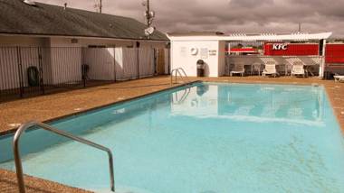 Motel 6-Fayetteville AR