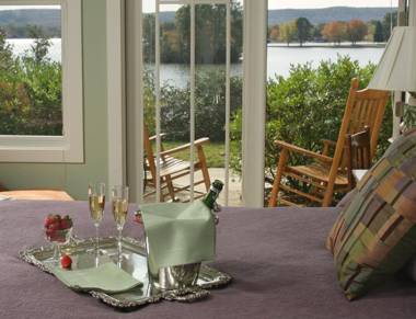 Lookout Point Lakeside Inn