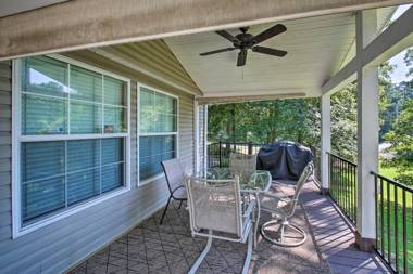 Retreat on Lake Hamilton with Sunroom and Dock!