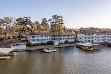 The Hamilton Lakefront - Studio Suites Hot Springs