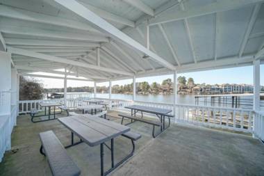 The Hamilton Lakefront - Studio Suites Hot Springs