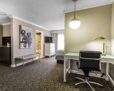 The Burgundy Hotel Tapestry Collection by Hilton