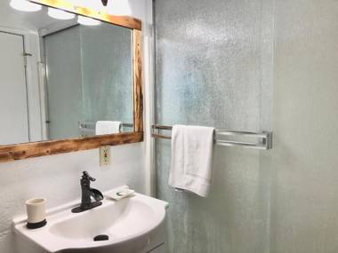 Sierra Mountain Lodge - Vacation Rentals - Yosemite