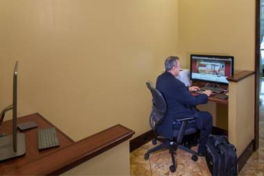 Desert Palms Hotel & Suites Anaheim Resort