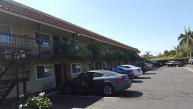 Anaheim Astoria Inn & Suites