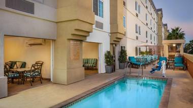 Candlewood Suites Anaheim - Resort Area an IHG Hotel