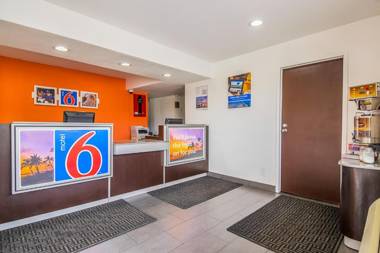 Motel 6-Bakersfield CA - Airport