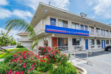 Motel 6-Bakersfield CA - Airport
