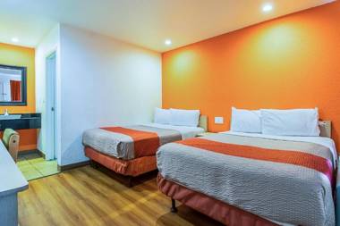 Motel 6-Bakersfield CA - Airport