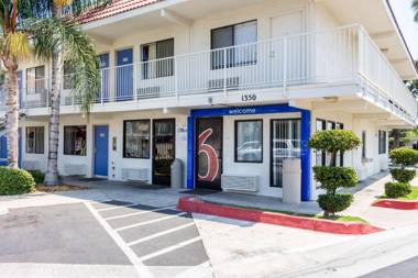 Motel 6-Bakersfield CA - Convention Center