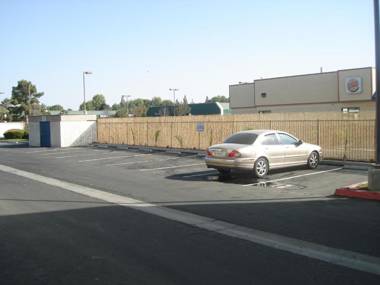 Bakersfield Inn & Suites