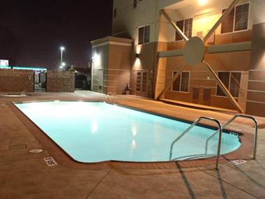 Holiday Inn Express Hotel & Suites Bakersfield Central