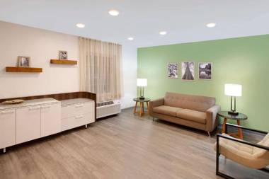 WoodSpring Suites Bakersfield