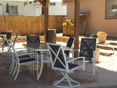 Vintage Lakeside Inn