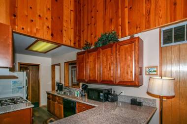 Avalon Hide Out-1336 by Big Bear Vacations