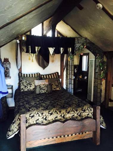 Castle Wood Theme Cottages- COUPLES ONLY