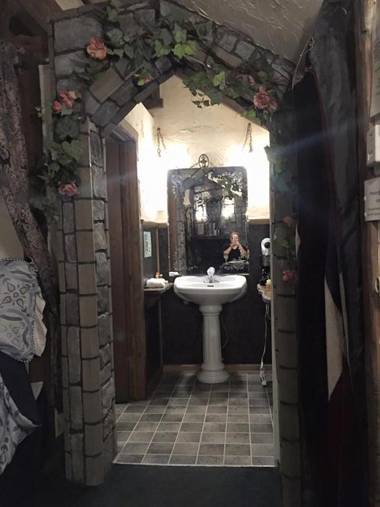 Castle Wood Theme Cottages- COUPLES ONLY