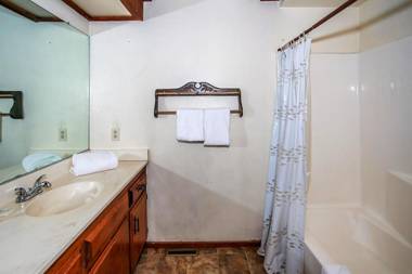 Lakeview Fishing House-121 by Big Bear Vacations