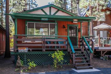 Moonridge Cottage-1817 by Big Bear Vacations