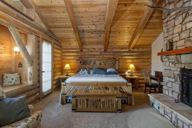 Woodland Log-1887 by Big Bear Vacations