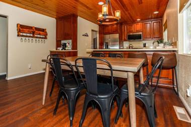 Bohemia Big Bear-1926 by Big Bear Vacations