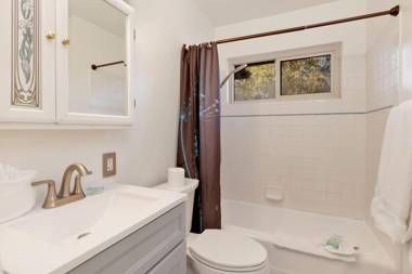 Cozy Cabin - 1921 by Big Bear Vacations