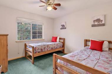 River Rock Lodge - 1953 by Big Bear Vacations