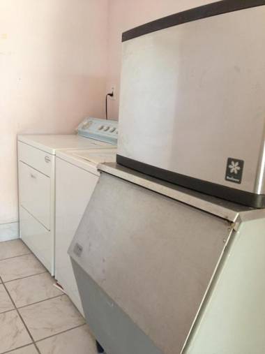 Emerald Inn & Lounge