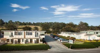 Cambria Landing Inn and Suites