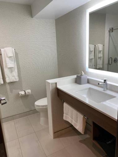 Holiday Inn Express & Suites Chatsworth an IHG Hotel